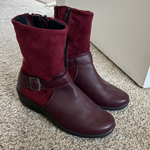 ARCOPEDIC new, no tags or box. Beautiful black suede! Burgundy pics for example - Picture 6 of 8